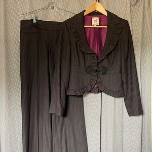 VINTAGE NANETTE LEPORE 2-PIECE SUIT SZ 10 WOMEN BLACK PINK PINSTRIPE WOOL BLEND
